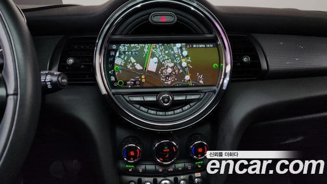 Mini Cooper 2021 — фото 12 из 20