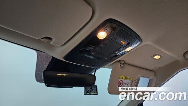 Kia Carnival 2021 — ფოტო 15/20