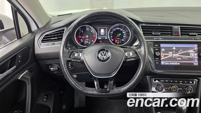 Volkswagen Tiguan 2019 — ფოტო 13/20