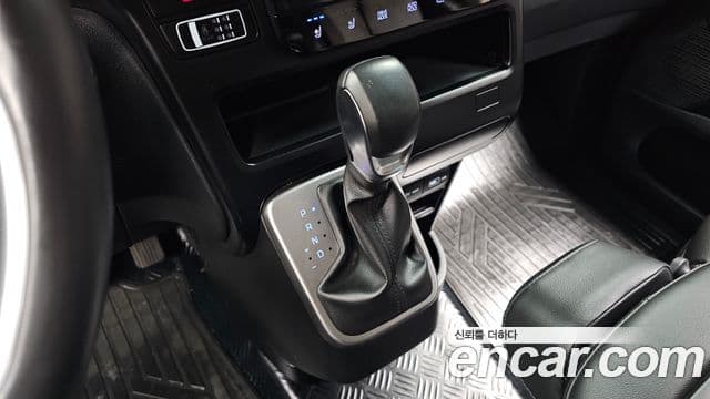 Hyundai Staria 2023 — фото 9 из 20
