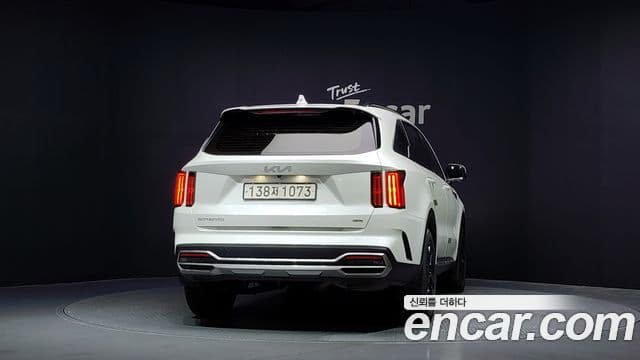 Kia Sorento 2023 — Фото 4/20