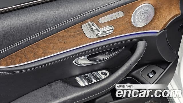 Mercedes-Benz E-Class 2019 — Şəkil 18/20