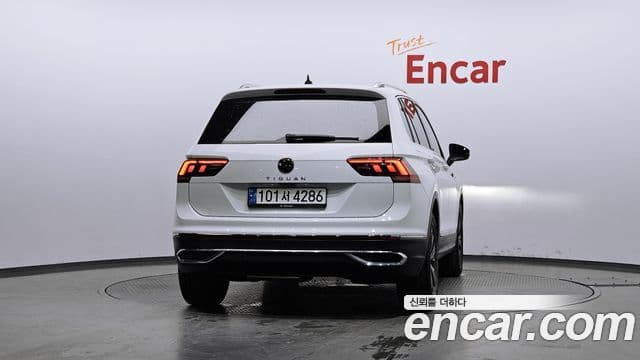 Volkswagen Tiguan 2022 — ფოტო 4/20