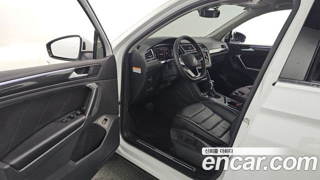Volkswagen Tiguan 2022 — ფოტო 10/20