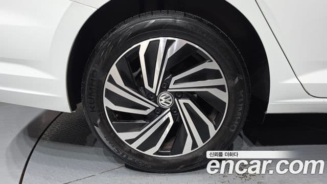Volkswagen Jetta 2021 — ფოტო 5/20