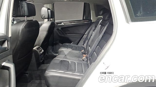 Volkswagen Tiguan 2022 — Photo 30/33