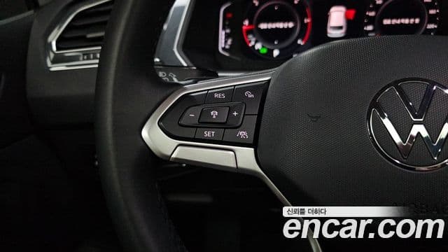 Volkswagen Tiguan 2022 — Photo 22/33