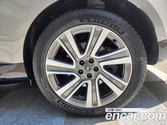 Land Rover Range Rover 2025 — фото 4 из 14