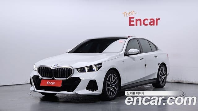 BMW 5 Series 2024 — ფოტო 1/20