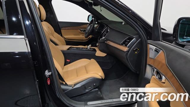 Volvo XC90 2020 — ფოტო 11/20
