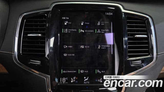 Volvo XC90 2020 — ფოტო 17/20