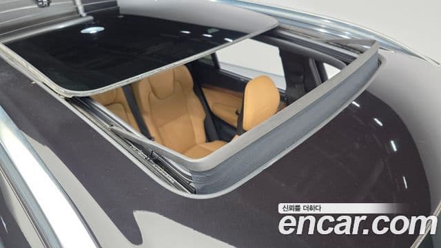 Volvo XC90 2020 — ფოტო 19/20