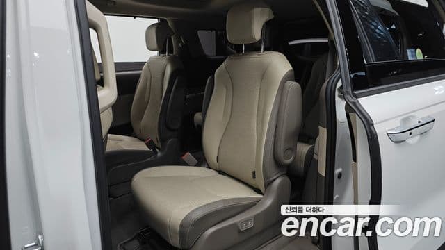 Kia Carnival 2020 — фото 11 из 20