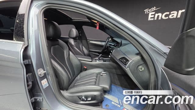 BMW 5 Series 2018 — Şəkil 10/20