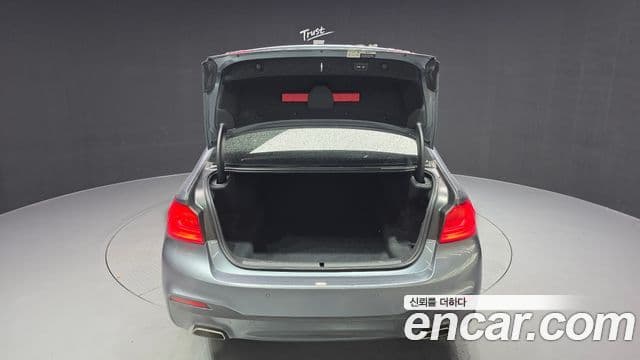 BMW 5 Series 2018 — Şəkil 20/20