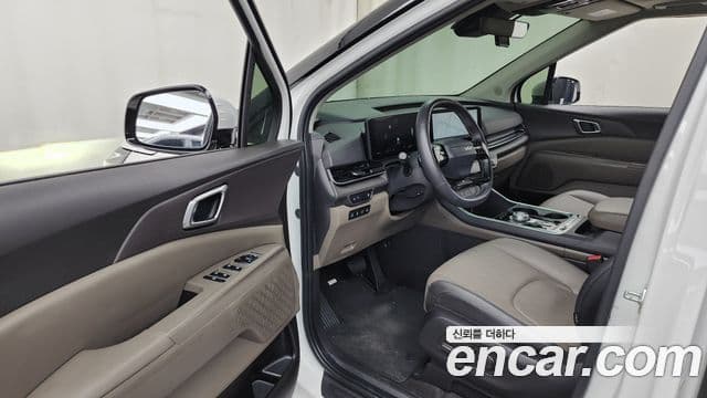 Kia Carnival 2024 — фото 10 из 20