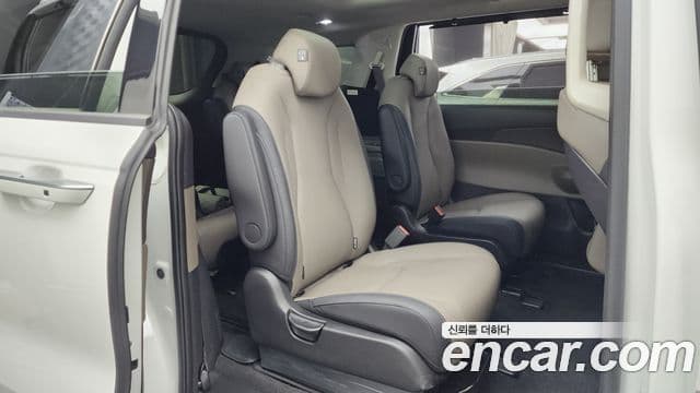 Kia Carnival 2024 — фото 12 из 20