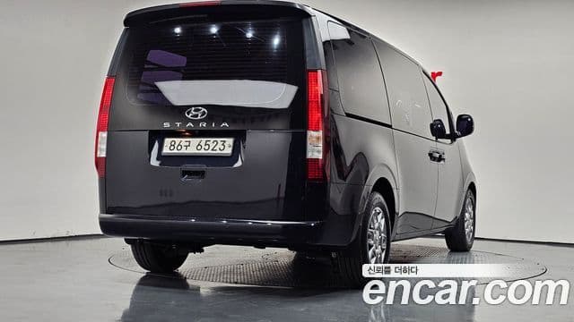 Hyundai Staria 2021 — ფოტო 2/20