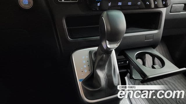 Hyundai Staria 2024 — фото 8 из 20