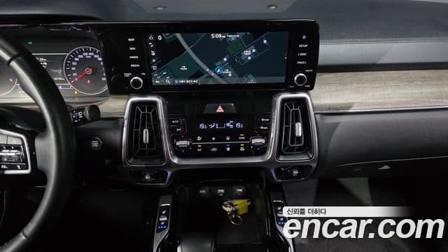 Kia Sorento 2022 — ფოტო 13/20