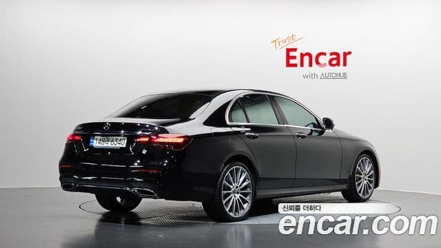 Mercedes-Benz E-Class 2022 — ფოტო 2/20