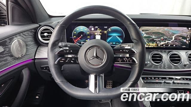 Mercedes-Benz E-Class 2022 — ფოტო 14/20