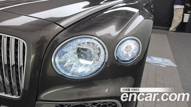 Bentley Flying Spur 2022 — ფოტო 26/34