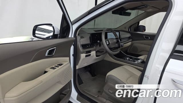 Kia Carnival 2025 — фото 10 из 20