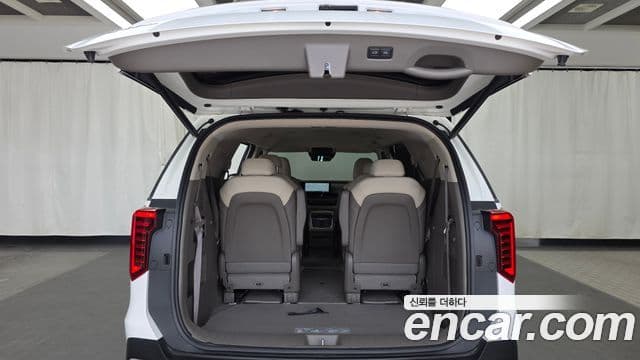 Kia Carnival 2025 — фото 20 из 20