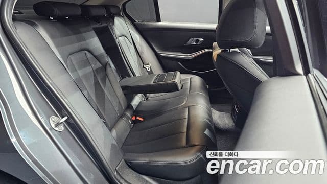 BMW 3 Series 2022 — фото 11 из 20