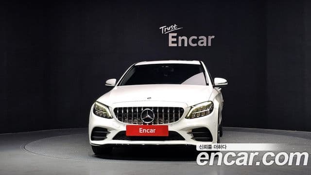 Mercedes-Benz C-Class 2019 — ფოტო 2/20