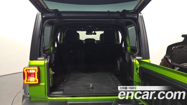 Jeep Wrangler 2025 — ფოტო 18/20