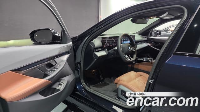 BMW 5 Series 2025 — Photo 25/32