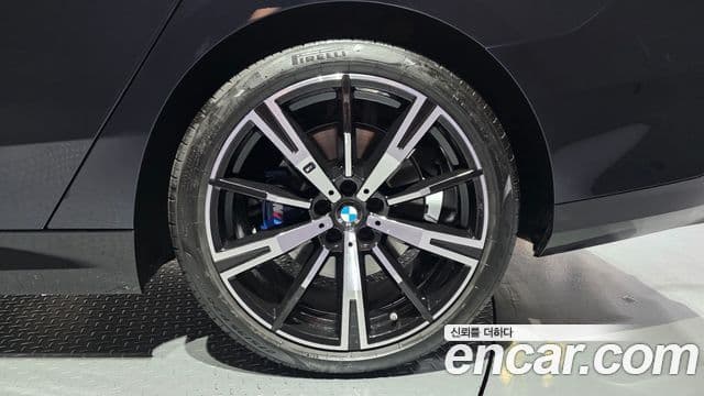 BMW 5 Series 2025 — Photo 8/32