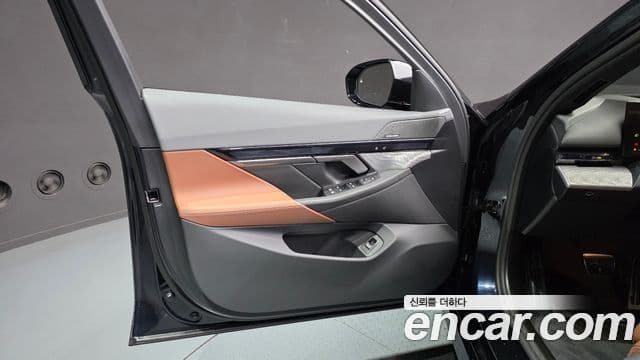 BMW 5 Series 2025 — Photo 11/32