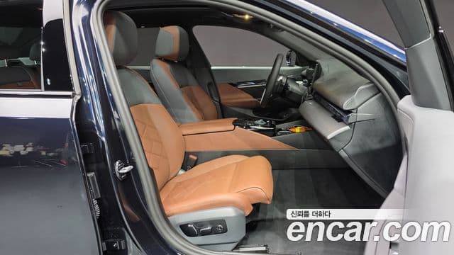 BMW 5 Series 2025 — Photo 2/32