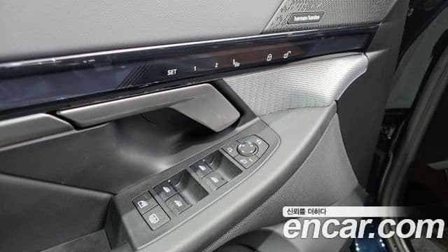 BMW 5 Series 2025 — Photo 21/32