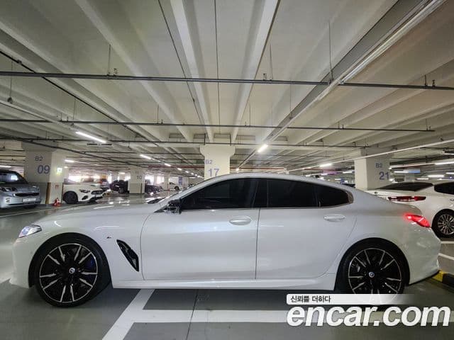 BMW 8 Series 2022 — Photo 13/20