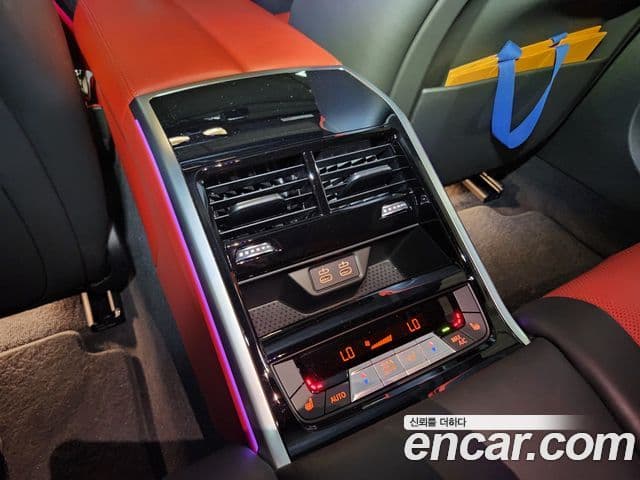 BMW 8 Series 2022 — Photo 2/20