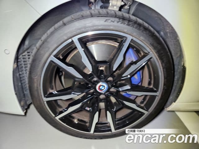 BMW 8 Series 2022 — Photo 10/20