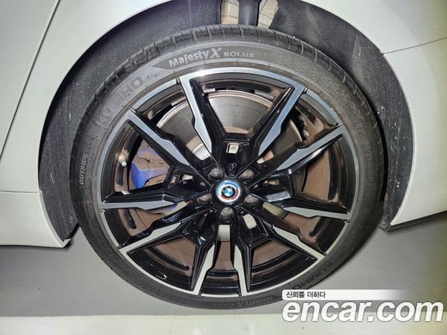 BMW 8 Series 2022 — Photo 19/20
