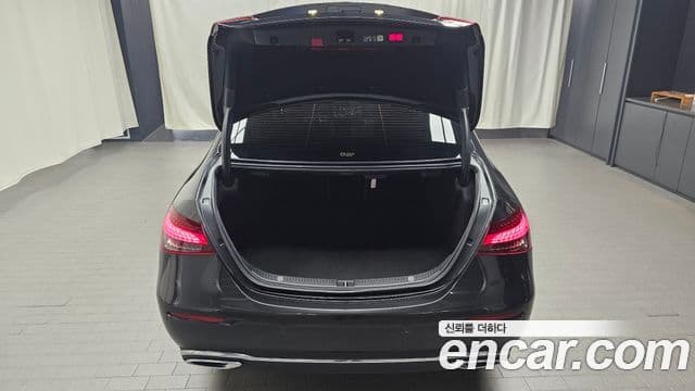 Mercedes-Benz E-Class 2023 — фото 16 из 20