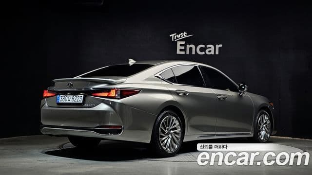 Lexus ES300h 2025 — ფოტო 2/20