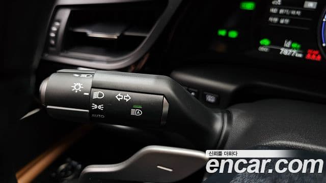 Lexus ES300h 2025 — ფოტო 19/20