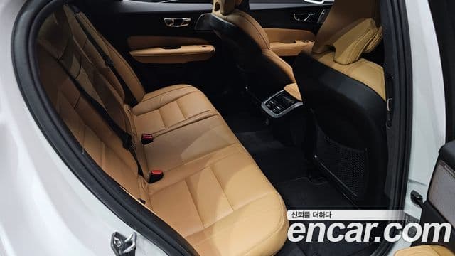 Volvo S60 2021 — фото 11 из 20