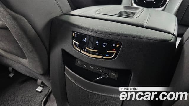Cadillac Escalade 2020 — ფოტო 19/20