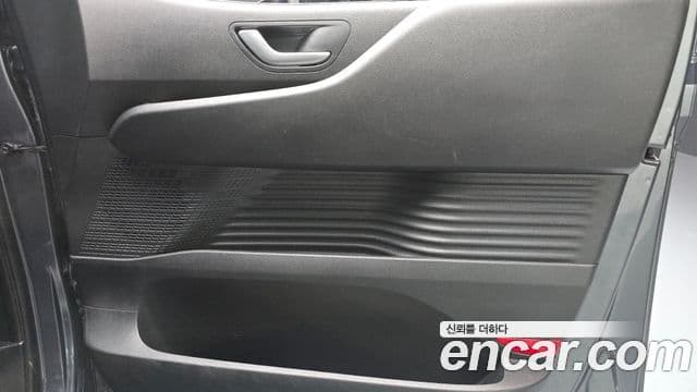 Hyundai Staria 2023 — Şəkil 25/32