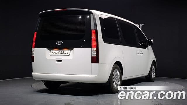 Hyundai Staria 2021 — ფოტო 2/20