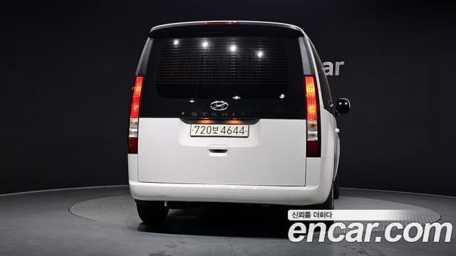 Hyundai Staria 2021 — ფოტო 4/20