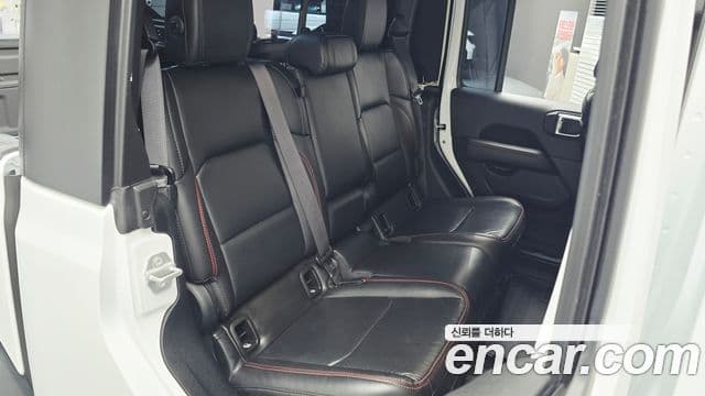 Jeep Gladiator 2021 — ფოტო 13/20